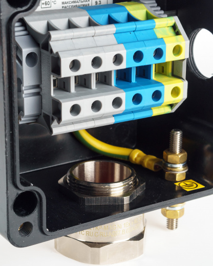 Extherm sborka 2PМ/3D-160 Коробка клеммная взрывозащищенная проходная на основе модульного управляющего устройства серии MT с металлической опорой